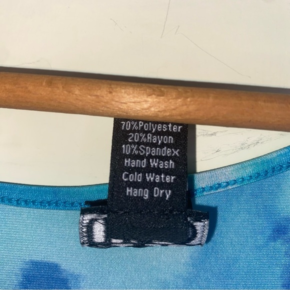 SOLD✨Clara SunWoo Top Women's 1X Blue Print Tunic Asymmetric 3/4 Sleeves Flowy - Picture 3 of 4